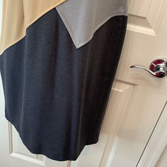 Calvin Klein Size 8 V Neck Short Sleeve Gray Tan Waist Slimming Woman’s Dress - Picture 4 of 10